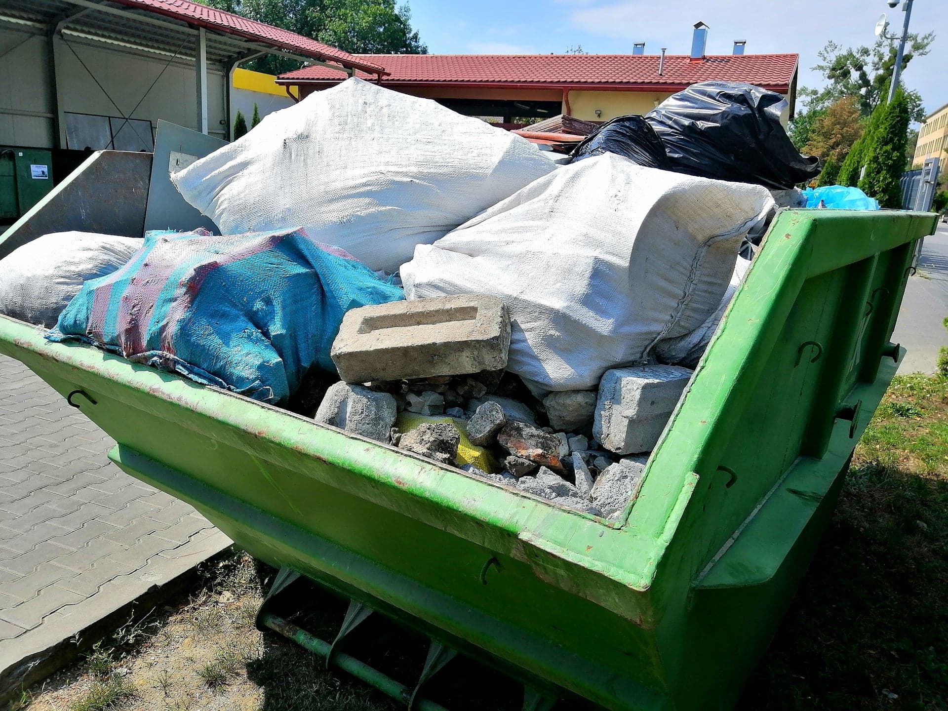 zdjęcie kontenera z odpadami
